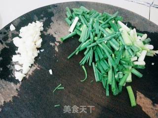 香葱炒干豆皮的做法步骤：4