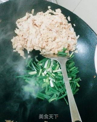 香葱炒干豆皮的做法步骤：8