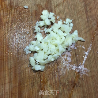 豆豉鲮鱼炒麦菜的做法步骤：2