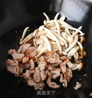 肉片烧双菇的做法步骤：7
