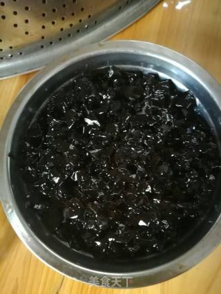 菠萝西米露的做法步骤：2