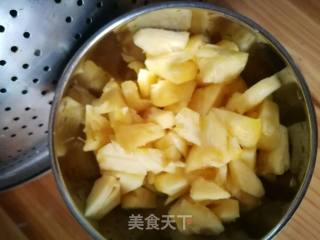 菠萝西米露的做法步骤：3