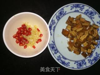 五香豆干拌黄瓜的做法步骤：3