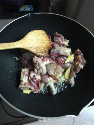 菠萝焖鸭的做法步骤：6