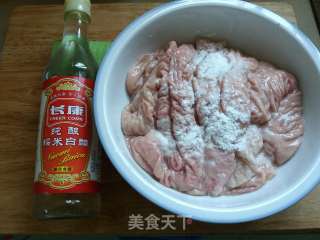 干锅香辣肥肠的做法步骤：1