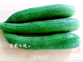 丝瓜鲜虾盅的做法步骤：1