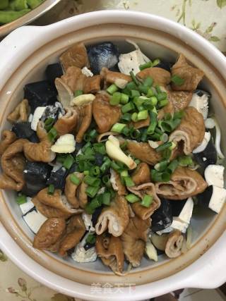 肥肠臭豆腐煲的做法步骤：1