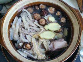 笋干老鸭煲的做法步骤：4