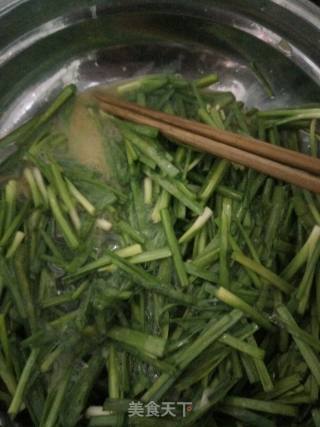 蛋炒韭菜的做法步骤：2