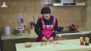 辣白菜炒豆渣的做法步骤：6