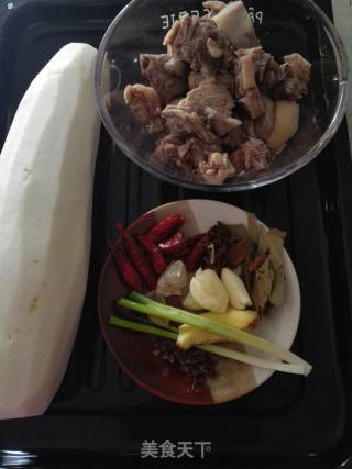 白萝卜红烧鸭的做法步骤：1