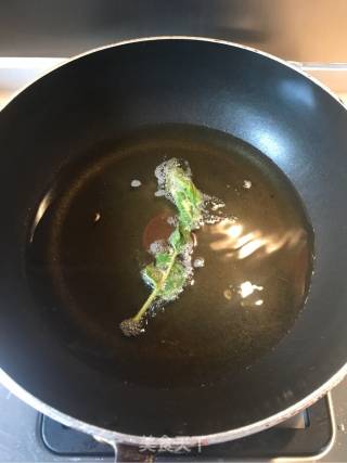 酥脆掉渣的炸香椿芽的做法步骤：6