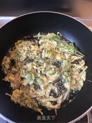酥脆掉渣的炸香椿芽的做法步骤：7