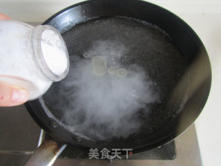 秋葵炒口蘑的做法步骤：2