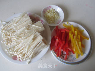 彩椒拌金针菇的做法步骤：1