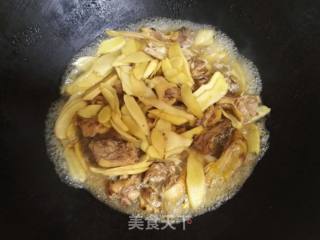 仔姜焖鸭的做法步骤：3
