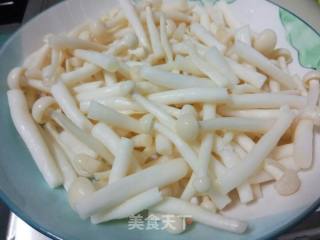 海鲜菇粉蒸排骨的做法步骤：5