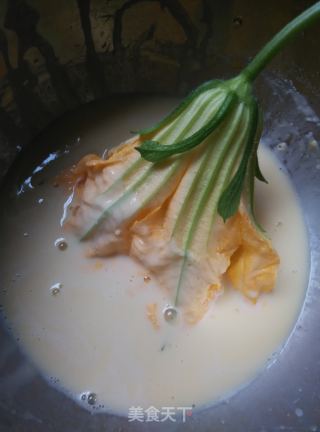 酥炸花南瓜的做法步骤：3