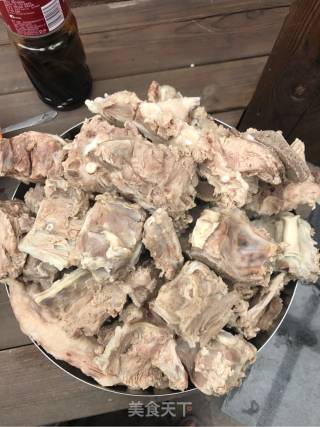 不腥膻的美味红焖羊蝎子的做法步骤：1