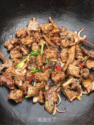 不腥膻的美味红焖羊蝎子的做法步骤：9