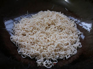 香菇瘦肉炒面的做法步骤：7
