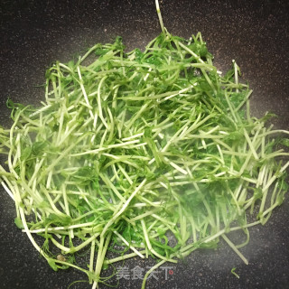 豆苗炒鸡蛋的做法步骤：5