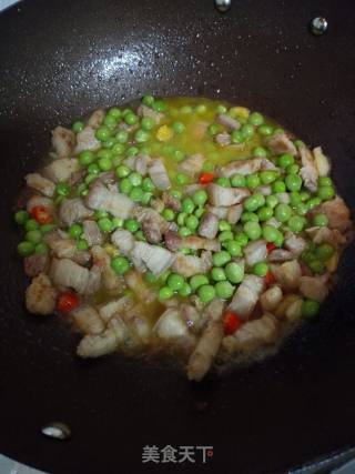 香辣五花肉烧豌豆的做法步骤：5