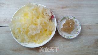 鲜银耳水果羹的做法步骤：2