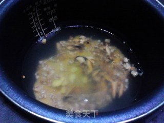 干贝淡菜薏仁小米粥的做法步骤：5