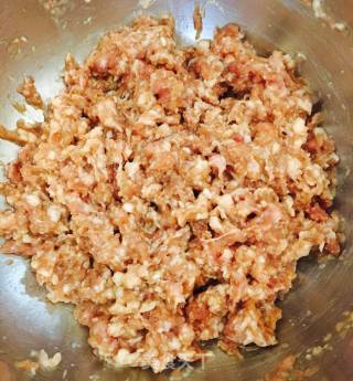 芹菜猪肉水饺的做法步骤：2