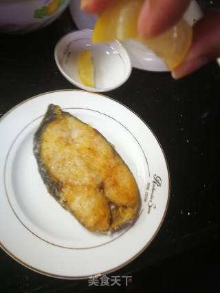 煎黑鳕鱼片的做法步骤：4
