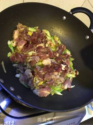 酸菜羊肉绿豆面的做法步骤：5