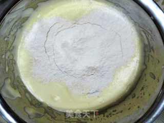全蛋海绵纸杯蛋糕的做法步骤：3