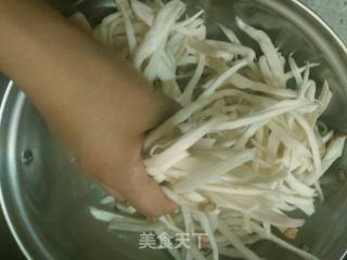 干煸手撕杏鲍菇的做法步骤：2