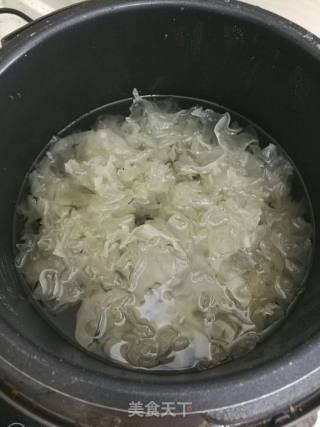 银耳红枣汤的做法步骤：2