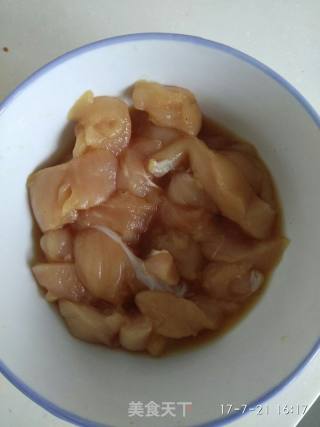 糖醋鸡肉的做法步骤：1