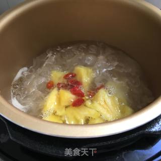 银耳菠萝羹的做法步骤：6