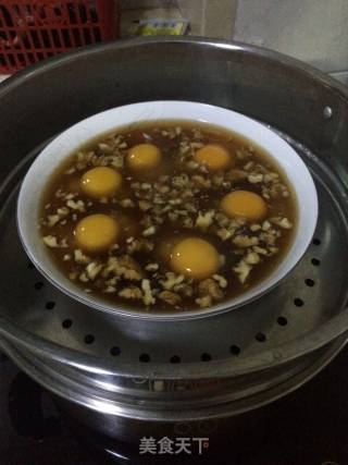 鸡蛋核桃炖酒的做法步骤：5