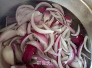 糖醋排骨肉的做法步骤：2