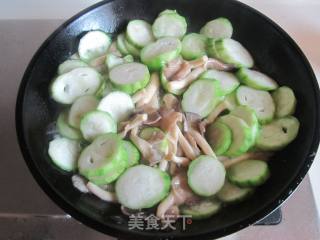 丝瓜炒姬菇的做法步骤：5