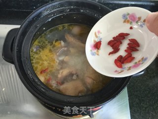 山药枸杞鸡汤的做法步骤：7