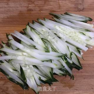 凉拌豆皮黄瓜胡萝卜丝的做法步骤：4
