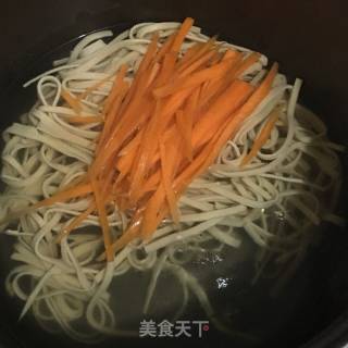 凉拌豆皮黄瓜胡萝卜丝的做法步骤：8