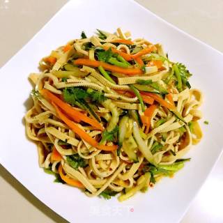 凉拌豆皮黄瓜胡萝卜丝的做法步骤：12