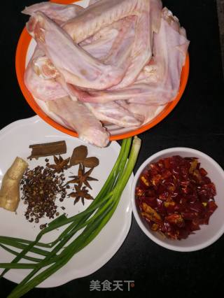 卤鸭翅的做法步骤：1