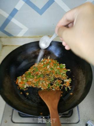 虾仁时蔬炒饭的做法步骤：3