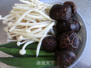 香菇鸡汤的做法步骤：3