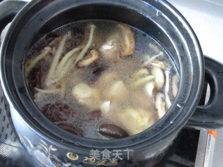 香菇鸡汤的做法步骤：10