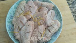 外酥里嫩--炸鸡翅的做法步骤：3