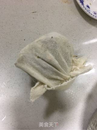 酱卤鸭腿的做法步骤：2